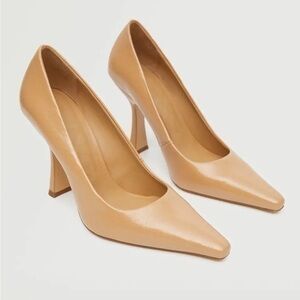 Tan Pointed toe pumps / heels